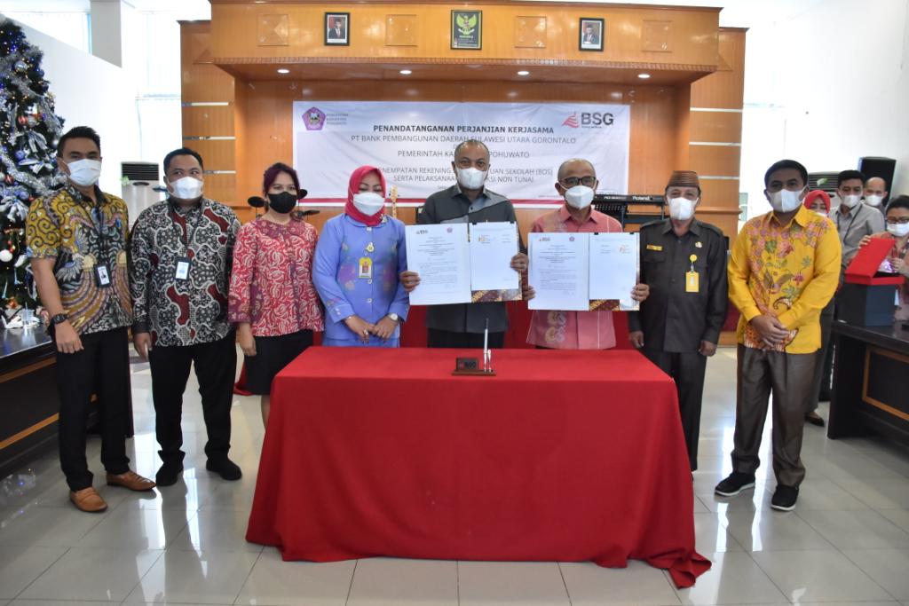 foto Bupati pohuwato bersama pihak Bank SulutGO