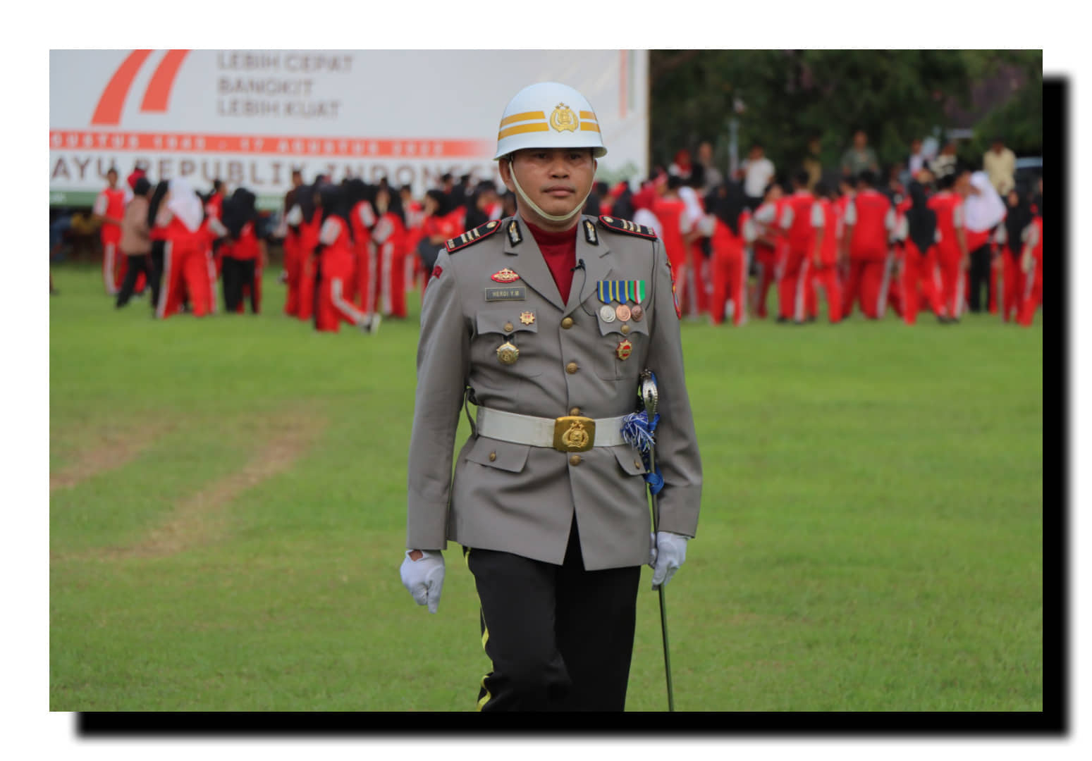 Kasat Reskrim Polres Bolmut AKP Herdi Manampiring SH.Komandan Upacara Hari Kemerdekan RI Ke-77