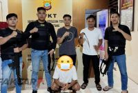 Pemuda di Bolmut diamankan polisi setelah kedapatan membawa senjata tajam saat patroli dini hari.(Foto: dok*)