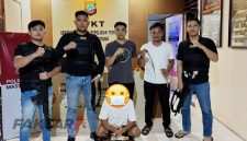 Pemuda di Bolmut diamankan polisi setelah kedapatan membawa senjata tajam saat patroli dini hari.(Foto: dok*)