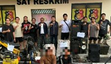 Dua terduga pelaku curanmor dan pencurian elektronik diamankan polisi di Desa Kawangkoan Baru, Minut, bersama sejumlah barang bukti.(Foto: dok*)