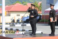 Kapolres Bolmut AKBP Juleigtin Siahaan memimpin Upacara Hari Bhayangkara ke-80 di Lapangan Apel Sanika Satyawada Polres.(Foto: kiping*)