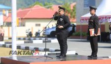 Kapolres Bolmut AKBP Juleigtin Siahaan memimpin Upacara Hari Bhayangkara ke-80 di Lapangan Apel Sanika Satyawada Polres.(Foto: kiping*)