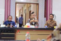 Wakil Bupati Bolmut Moh Aditya Pontoh memberikan arahan saat asistensi RKA 2027 dan menegaskan APBD harus difokuskan pada program yang berdampak langsung bagi masyarakat.(Foto: dok/faktaraID*)