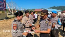 Wakapolres Bolmut Kompol Abdul Rahman Faudji memimpin apel pagi dan Gaktibplin personel di Mapolres Bolmut.(foto: bobze*)