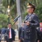 Kapolres Bolmut AKBP Andhika Fitransyah bersama Forkopimda menaburkan bunga ke laut dalam peringatan HUT ke-81 Kemerdekaan RI di Pantai Batu Pinagut.(foto: poket/*)