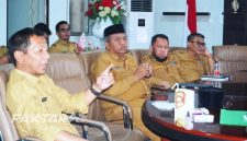 Sekda Bolmut dr. Jusnan Mokoginta saat membuka entry meeting Audit Tujuan Tertentu 2026.(foto: poket/*)