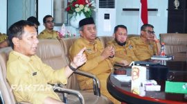 Sekda Bolmut dr. Jusnan Mokoginta saat membuka entry meeting Audit Tujuan Tertentu 2026.(foto: poket/*)