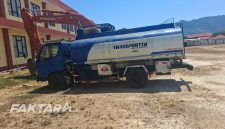 Dua mobil tangki berisi 16 ribu liter solar bersubsidi diamankan Satreskrim Polres Bolmut saat melintas di Jalan Trans Boroko.(foto: bobze/*)